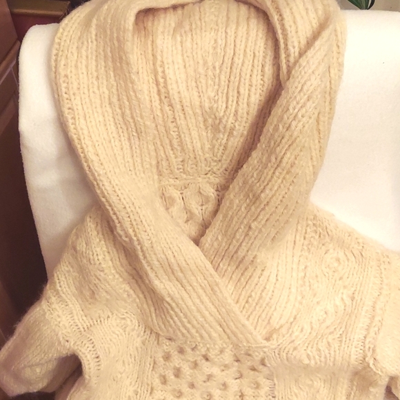 Knit Hooded Sweater - Picture 4 of 4
